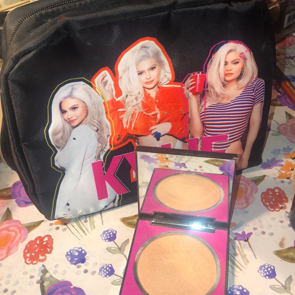 KYLIE HIGHLIGHTER AND BAG BUNDLE